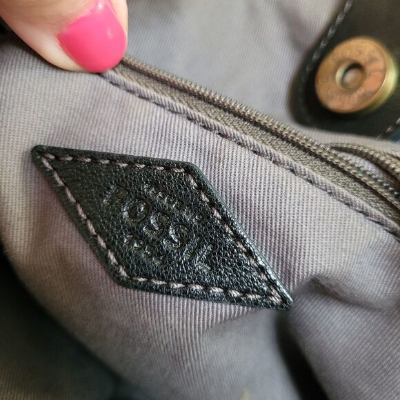 FOSSIL EXPANDABLE ZIP LEATHER BLACK TRIANGLE PURSE SHOULDER TRAVEL BAG - Picture 3 of 15
